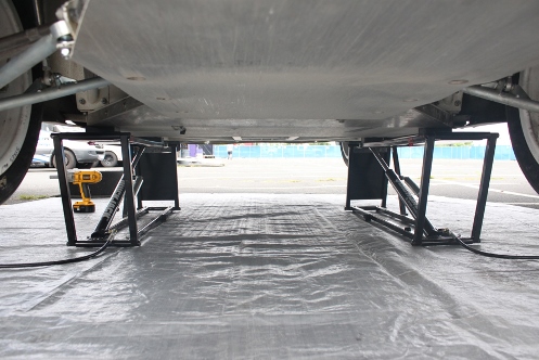 QuickJack - Der Schnelle Heber - auch am Rennplatz ohne st&ouml;rende Querverstrebung zwischen den Plattformen