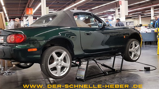 Hebeb&uuml;hne f&uuml;r Dienstleistunge vor Ort -Auto- Lackpfleger Gutachter Autoverkauf Reparatur 