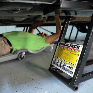 mit der tragbaren Hebebühne fast überall schrauben und das Auto einfach heben ! mit der tragbaren Hebebühne fast überall schrauben und das Auto einfach heben !